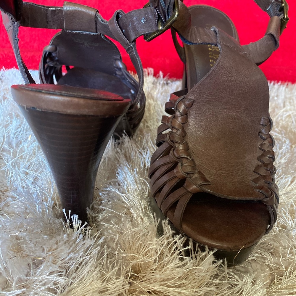 Platforms - Picture 2 of 3
